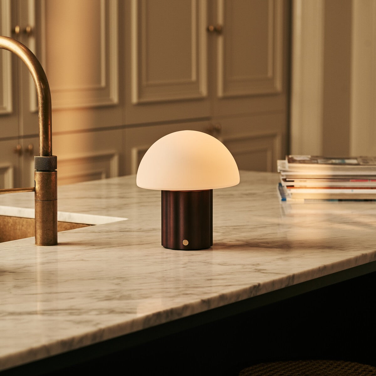 Brown rechargeable table lamp